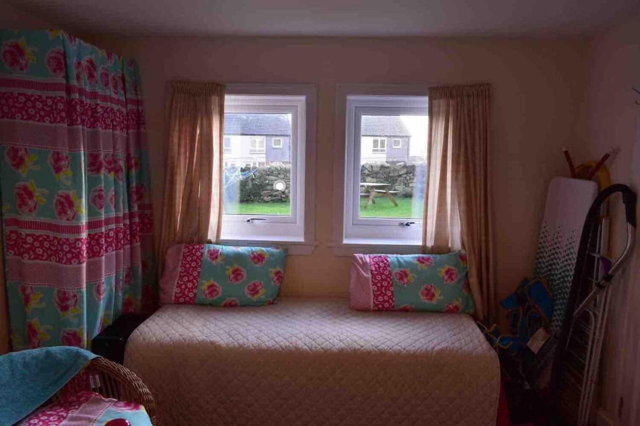 Quaint And Quirky Former Crofters Cottage In Port Ellen Buitenkant foto